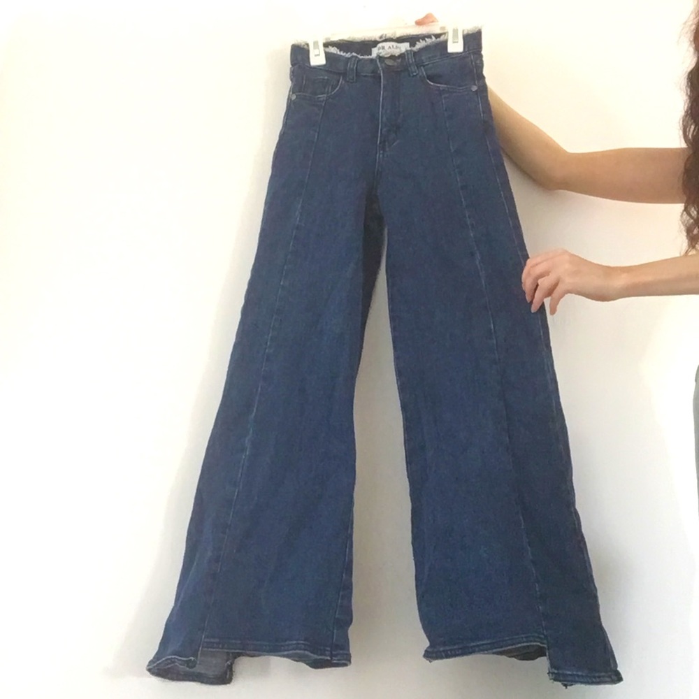 Wide leg frayed top jeans